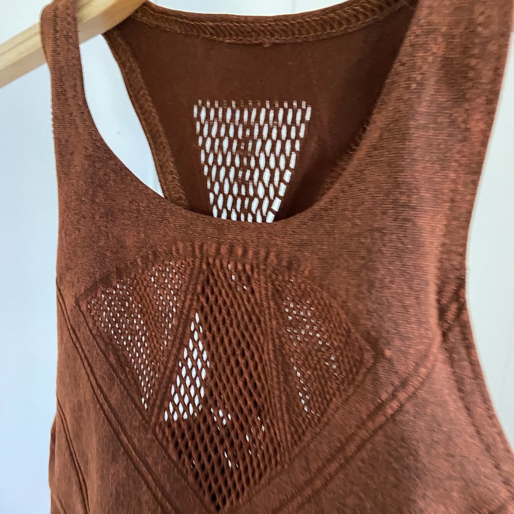 Running Through My Mind Tank In Brwn - image 8